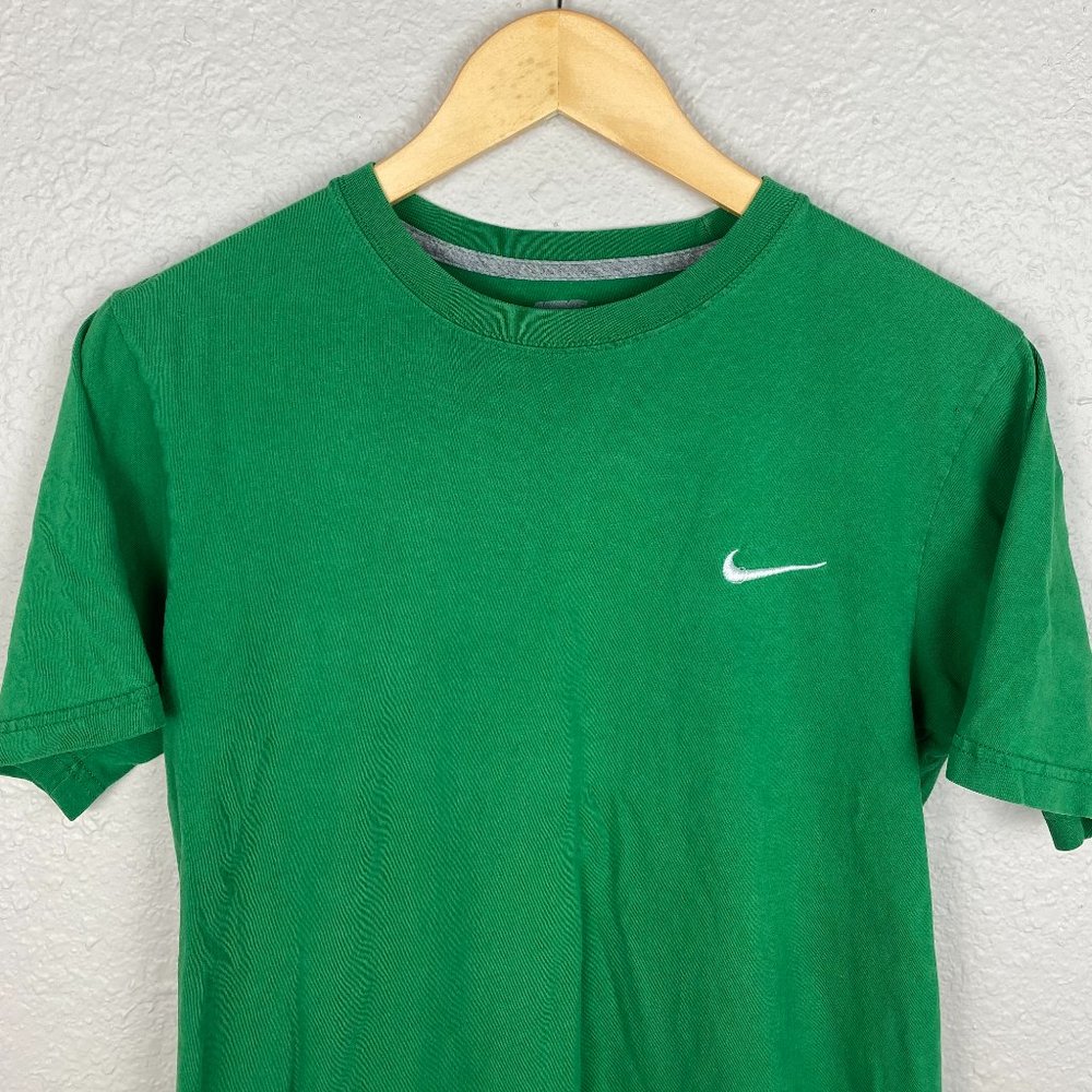 Retro Nike Y2K Embroidered Swoosh Logo T-Shirt Green